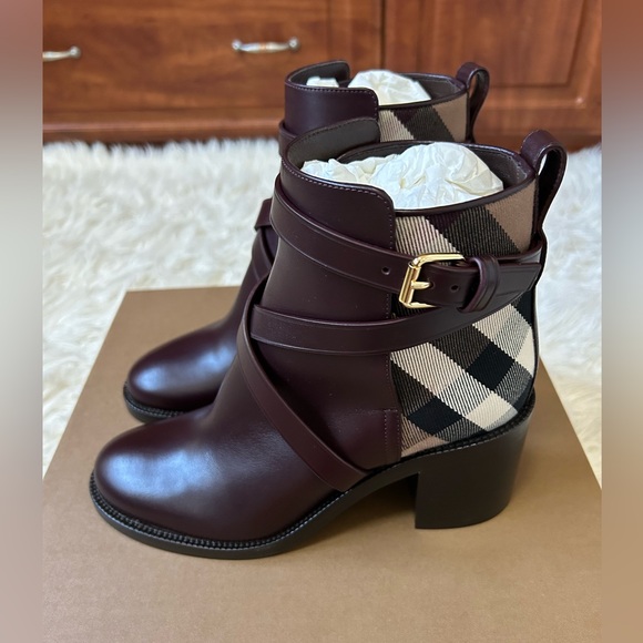 Burberry Boots - Picture 4 of 8